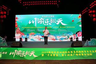 苏亚雷斯社媒晒全家福：祝大家2024年快乐